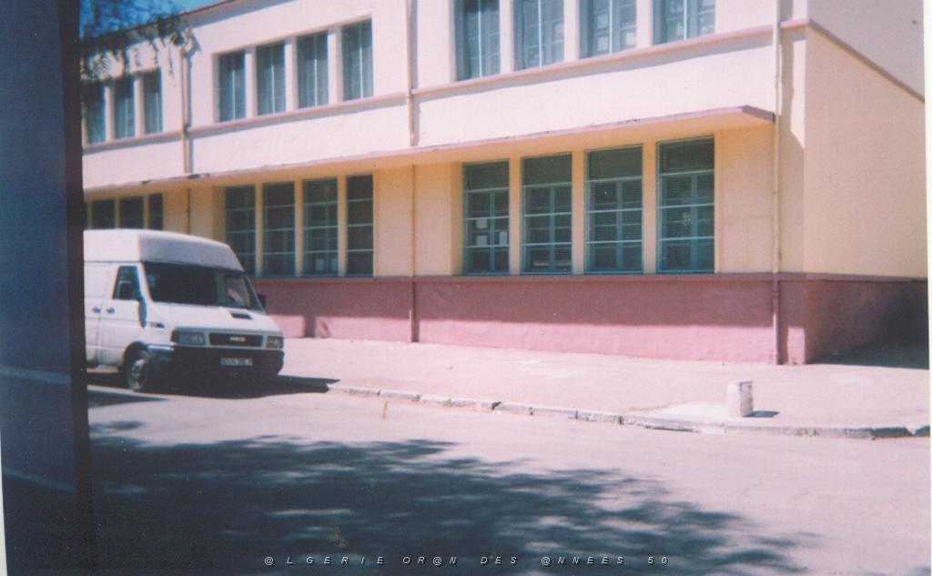 VOYAGE DU 09 2005 028 ORAN ECOLE MARAVAL.JPG